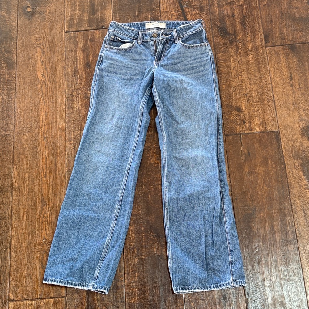 Woman’s low rise baggy Hollister jeans